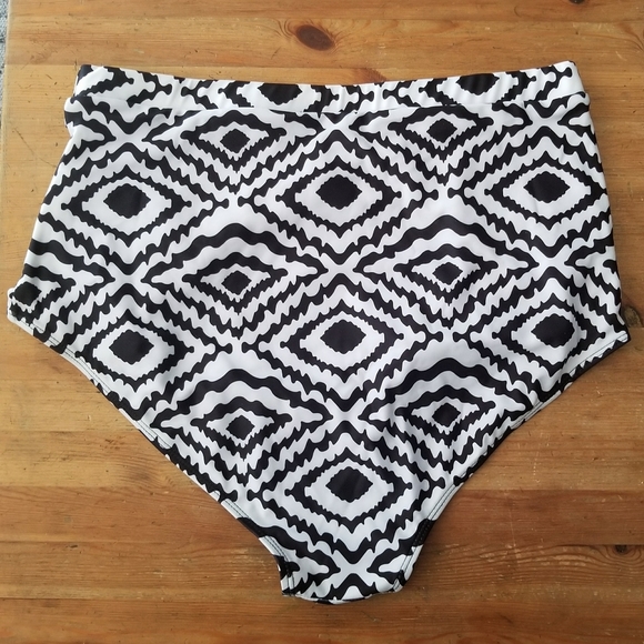 Hi-waisted Ruched Swimsuit Bottom - Picture 6 of 9